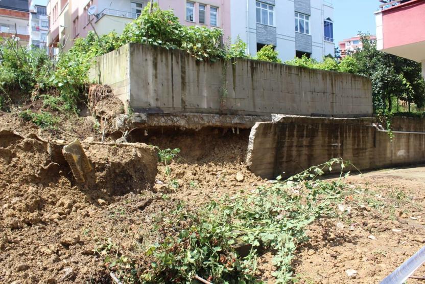 Orduda sağanak sonrası istinat duvarı çöktü