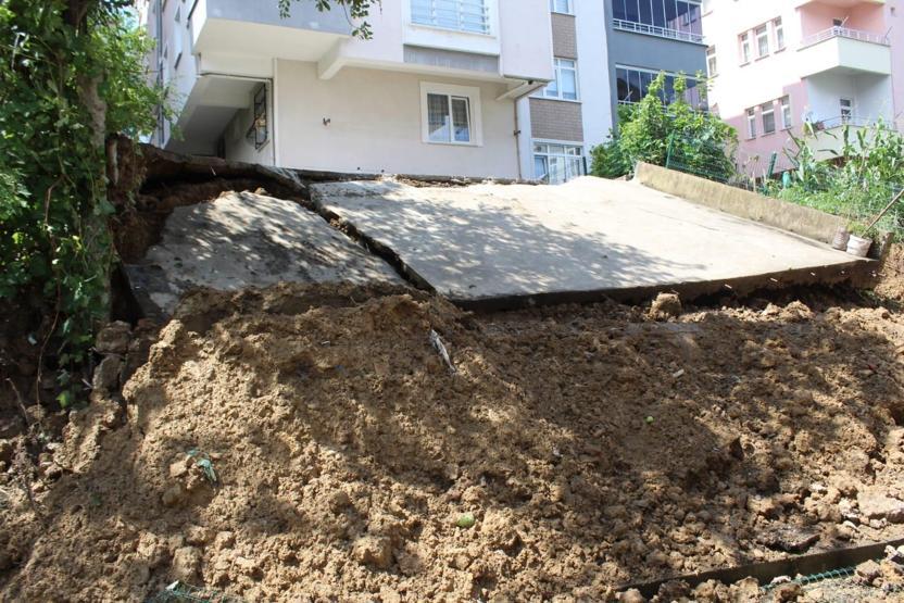 Orduda sağanak sonrası istinat duvarı çöktü
