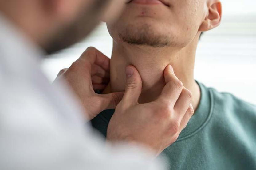 Aşırı halsizlik, hızlı kalp atışı, ellerde titreme ve kilo kaybı... Bu hastalığa dikkat: Tedavi edilmezse körlüğe neden olabilir Zehirli guatr...