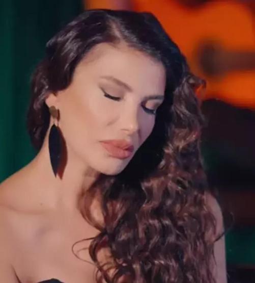 Ünlü şarkıcı estetik tutkunu oldu YILLAR İÇİNDEKİ DEĞİŞİMİ GÜNDEMDE
