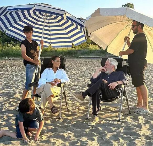 Aşkın Dünkü Çocukları filminin yıldızları Hülya Avşar ve Uğur Yücel sosyal medyayı salladı