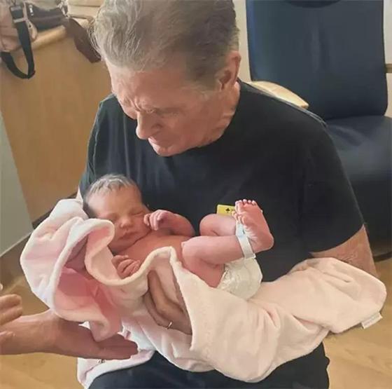 Kara Şimşekin Michael Knightının son hali şoke etti İlk kez dede olan David Hasselhoff hüngür hüngür ağladı