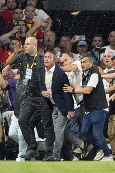 OLAYLI MAÇ | Fenerbahçe Başkanı Ali Koça saldırı
