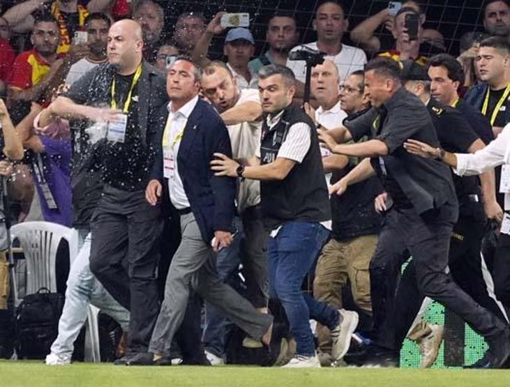 OLAYLI MAÇ | Fenerbahçe Başkanı Ali Koça saldırı