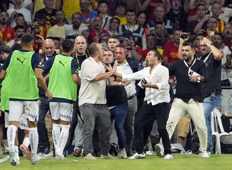 OLAYLI MAÇ | Fenerbahçe Başkanı Ali Koça saldırı