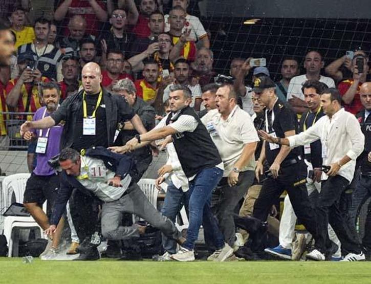 OLAYLI MAÇ | Fenerbahçe Başkanı Ali Koça saldırı