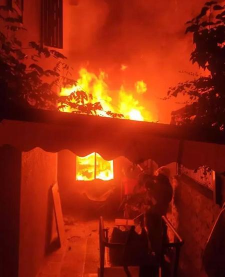 Aras Bulut İynemlinin villasında korkutan yangın Sebebi araştırılıyor