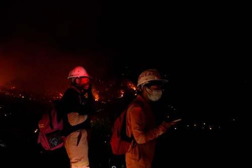 Yangında tahliye edilen vatandaşlar o anları anlattı: Resmen cehennemi yaşadık