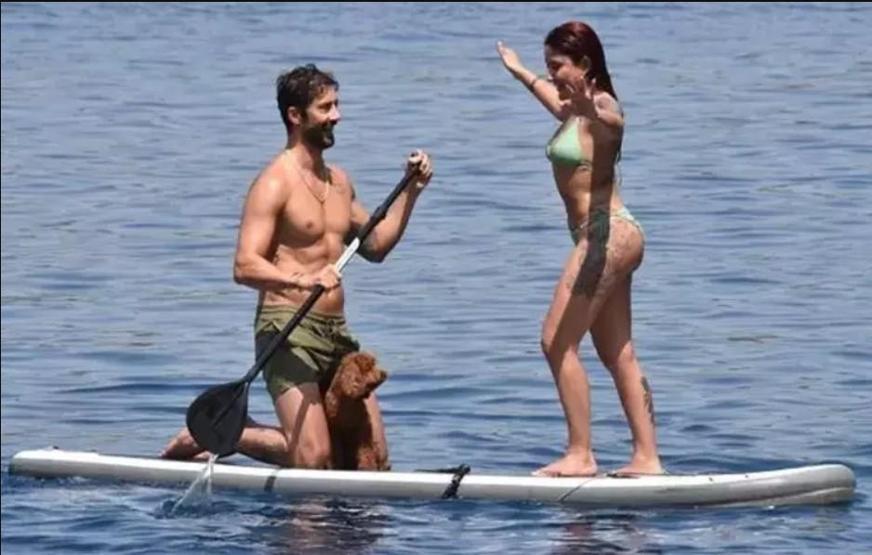 Melek Mosso ve Serkan Sağdıçın denizde romantik anları Yat kiraladılar