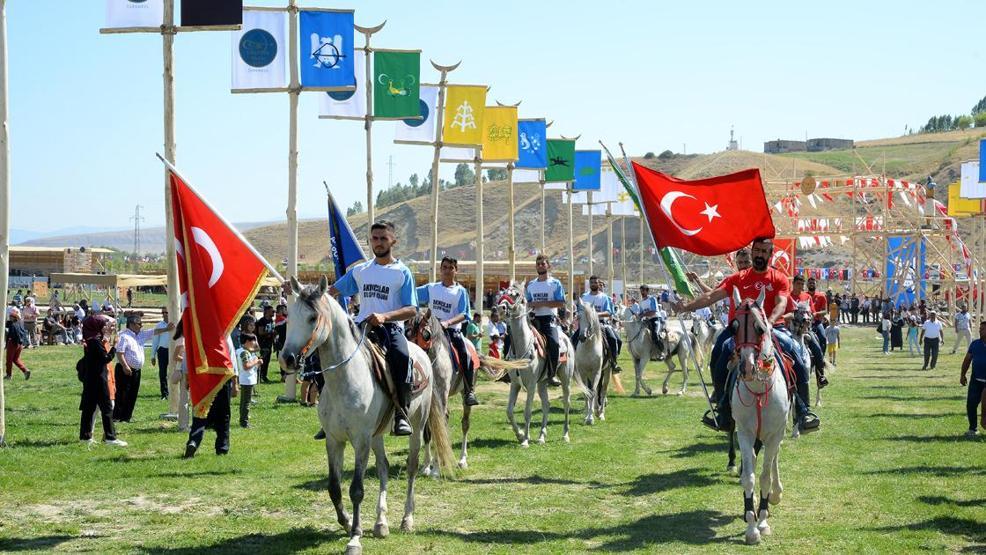 MALAZGİRT ZAFERİ MESAJLARI.... 1071 Malazgirt Zaferi ile ilgili sözler, mesajlar