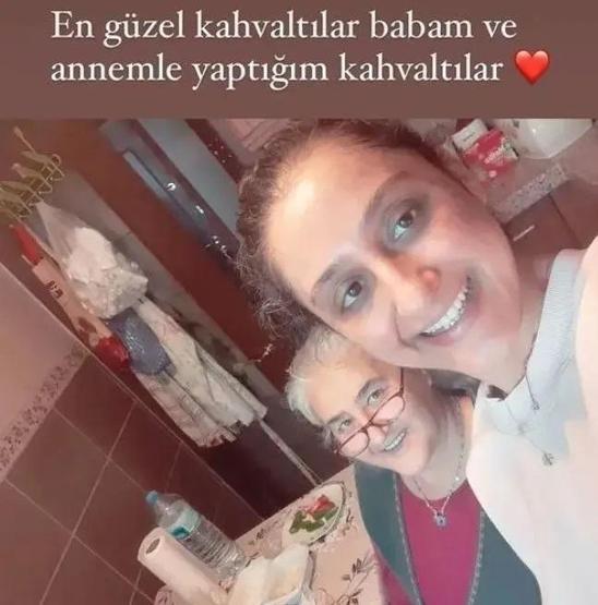 Passwordün konuğu Ecem Erkek’in annesi görenleri şaşırttı İkizi gibi