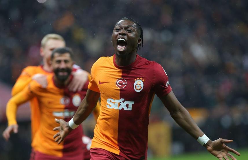 Galatasarayda seri ayrılıklar kapıda Dev bonservis beklentisi...