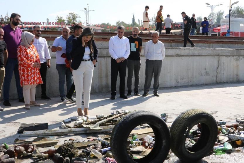 Van Gölünde dalgıçlardan dip temizliği