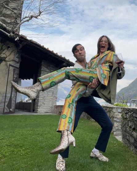 SERENAY SARIKAYA VE MERT DEMİR SOSYAL MEDYADA AŞKA GELDİ Beğeni butonu çöktü Ateşe düştük be
