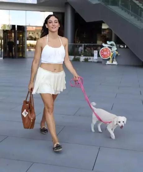 Cansu Tosun tarzı ile göz doldurdu