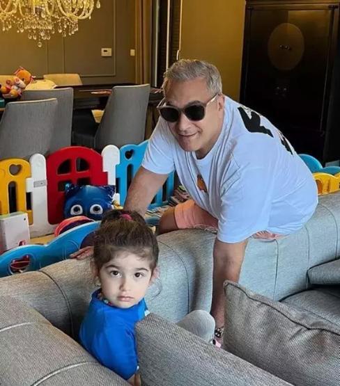 Mehmet Ali Erbil torununu okulun ilk gününde yalnız bırakmadı