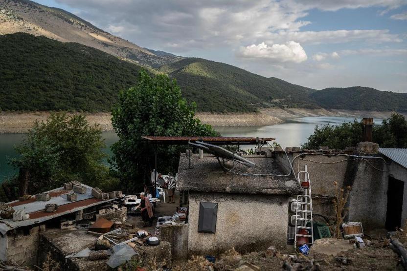 Kuraklık nedeniyle sular çekildi, Yunan köyü ortaya çıktı