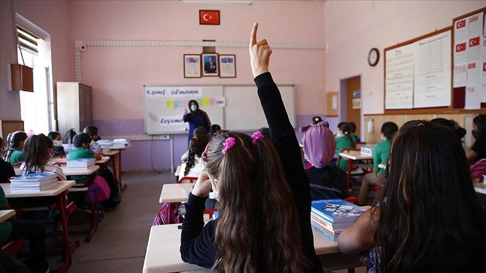 20 milyondan fazla öğrenci pazartesi ders başı yapacak