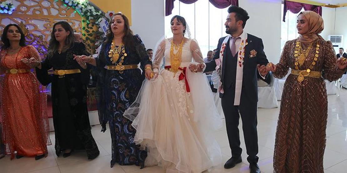 Ukraynalı doktor, Hakkariye gelin geldi 2 gün süren düğünle evlendiler