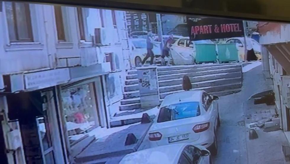 Otel odasında sevgilisini darbederek öldürdü