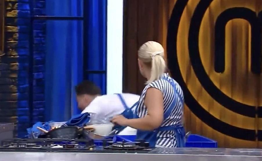 MasterChefte 1. ve 2. eleme adayı belli oldu Korkutan kaza ONURUN YÜZÜNE KIZGIN YAĞ SIÇRADI