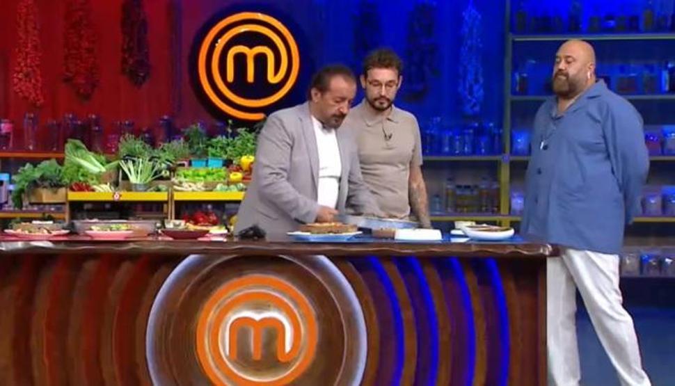 MasterChefte 1. ve 2. eleme adayı belli oldu Korkutan kaza ONURUN YÜZÜNE KIZGIN YAĞ SIÇRADI