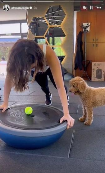 Afra Saraçoğlunun köpeği ile eğlenceli spor anları sosyal medyayı salladı