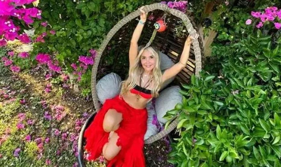 Yonca Evcimik 61. yaşını kutladı Ünlü şarkıcıdan yeni yaşına özel pozlar