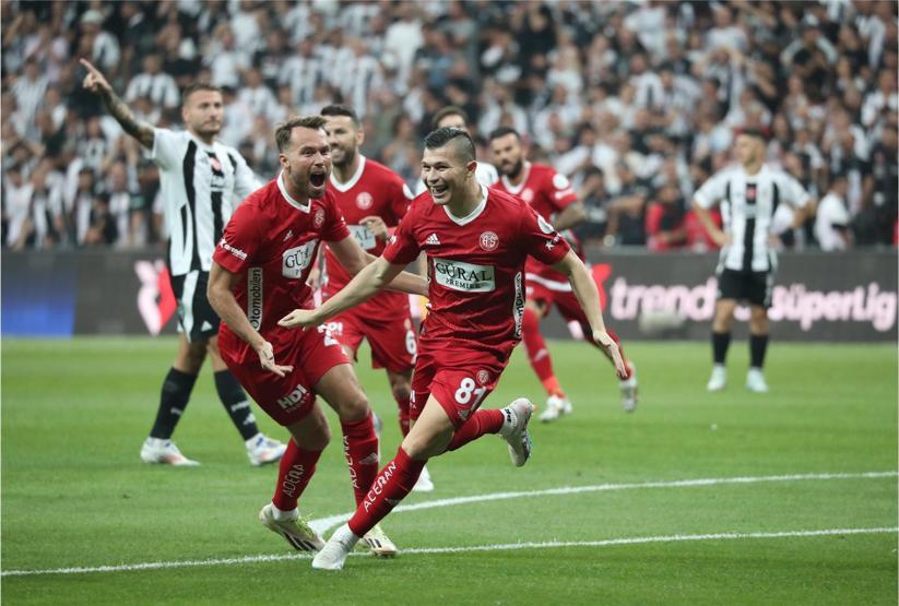 Alex de Souzalı Antalyasporın iç sahada bileği bükülmüyor