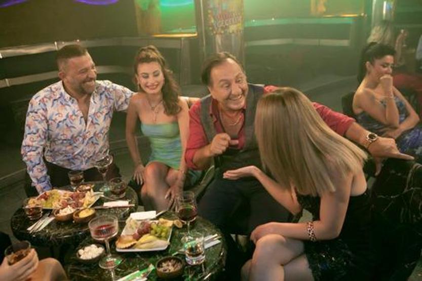 OPERASYONA PAVYON MOLASI İNCİ TANELERİ’NİN ÜNLÜ ŞARKISI ARKA SOKAKLAR’DA