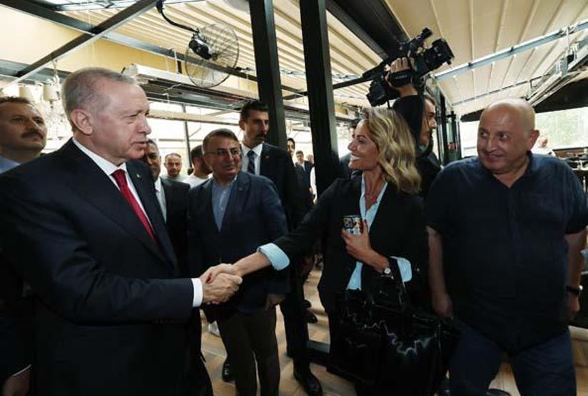 Cumhurbaşkanı Erdoğan, Ankarada bir pastanede vatandaşlarla sohbet etti