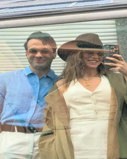 Serenay Sarıkayadan sevgilisi Mert Demire: Ayıp ayıp