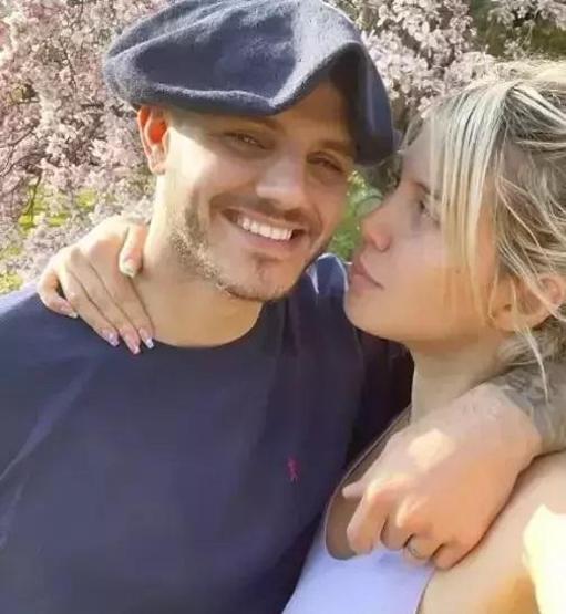 Galatasarayın yıldızı Icardi sosyal medyayı salladı Wanda Nara ile barışmıştı AŞK ADAM