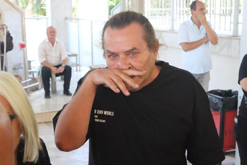 Metin Arolatın cenazesi İzmirde gözyaşlarıyla uğurlandı