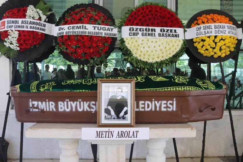 Metin Arolatın cenazesi İzmirde gözyaşlarıyla uğurlandı