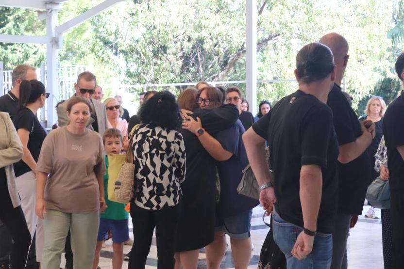 Metin Arolatın cenazesi İzmirde gözyaşlarıyla uğurlandı