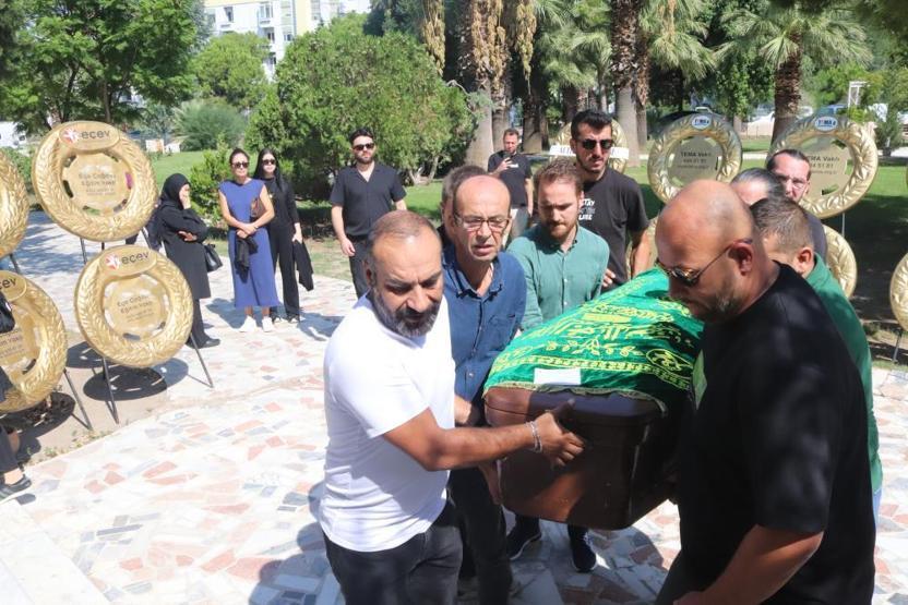 Metin Arolatın cenazesi İzmirde gözyaşlarıyla uğurlandı