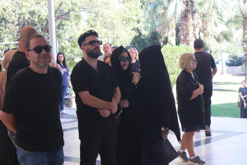 Metin Arolatın cenazesi İzmirde gözyaşlarıyla uğurlandı