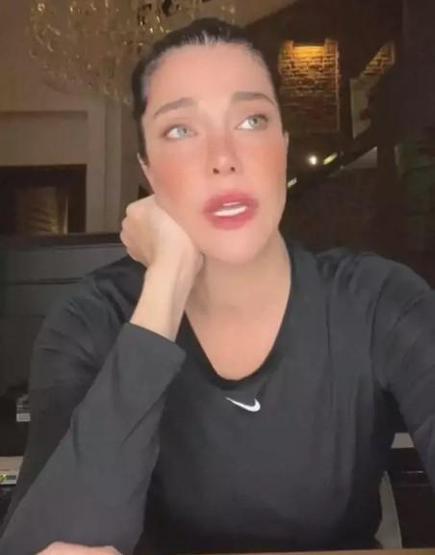 Deniz Akkayadan babasına kırgın veda: Beni son senelerde çok üzdün
