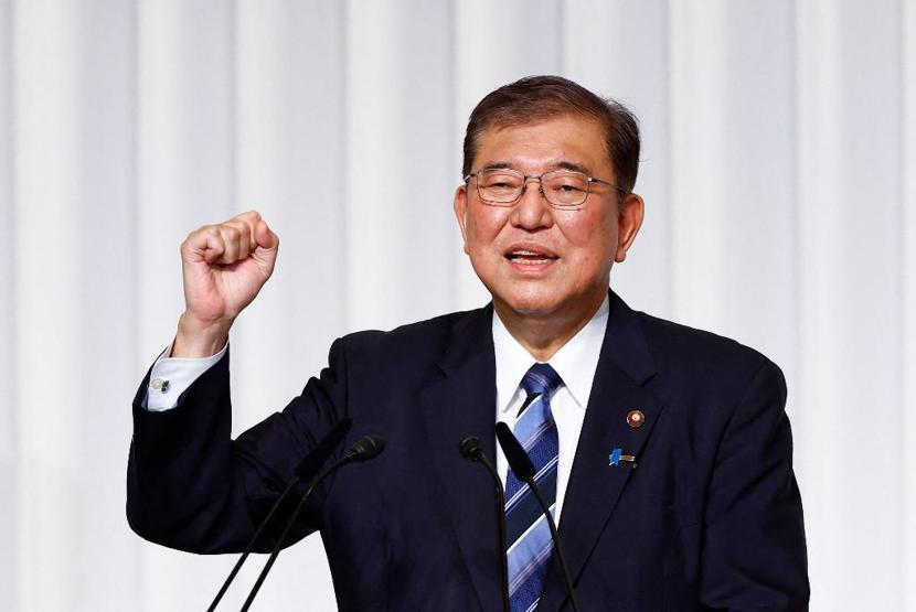 Yakında Japonyanın yeni başbakanı ilan edilecek: Yıllar önce giydiği kostüm viral oldu