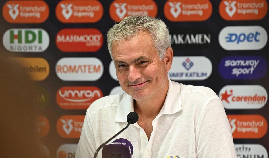 Jose Mourinho: Ben de kenarda maçı oynuyorum