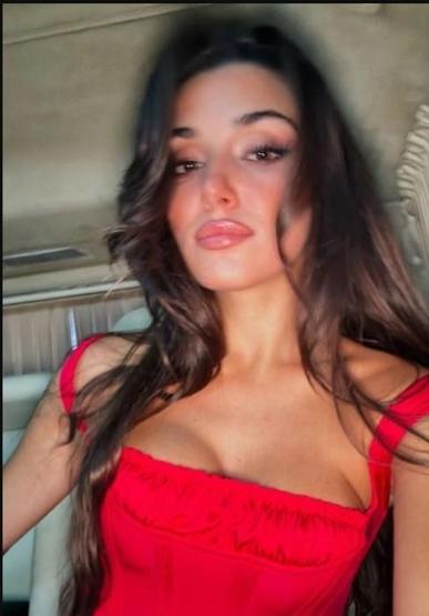 Hande Erçel kırmızı büstiyer giydi Kameranın karşısına geçti Ortalık alev aldı