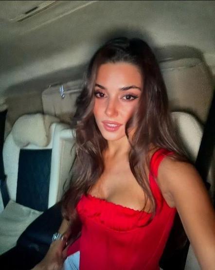 Hande Erçel kırmızı büstiyer giydi Kameranın karşısına geçti Ortalık alev aldı