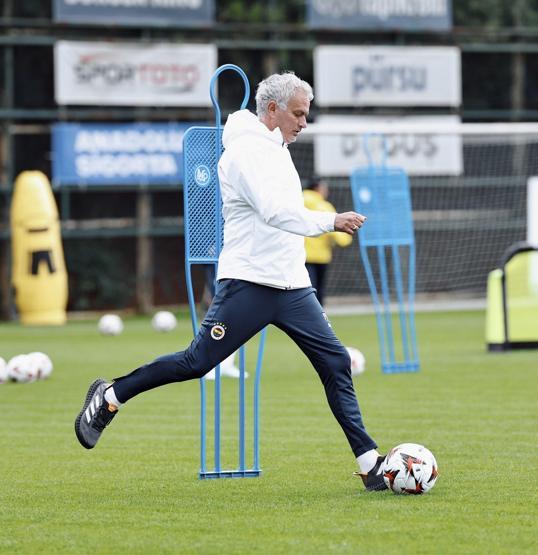 Jose Mourinhonun Trabzonspor maçı planı belli oldu Portekizli hoca iki isme özel önlem alacak...