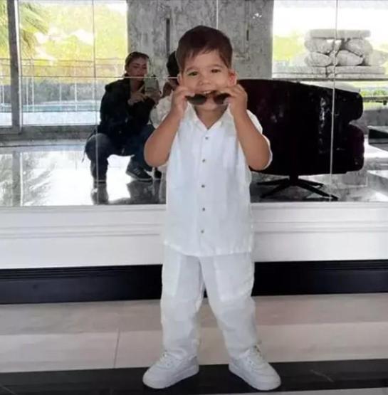 Kerem Özçivitten annesi Fahriye Evcene poz