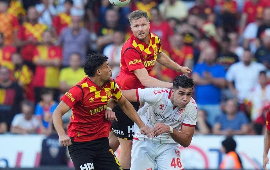 Göztepe, yıldız golcüsüyle kazandı