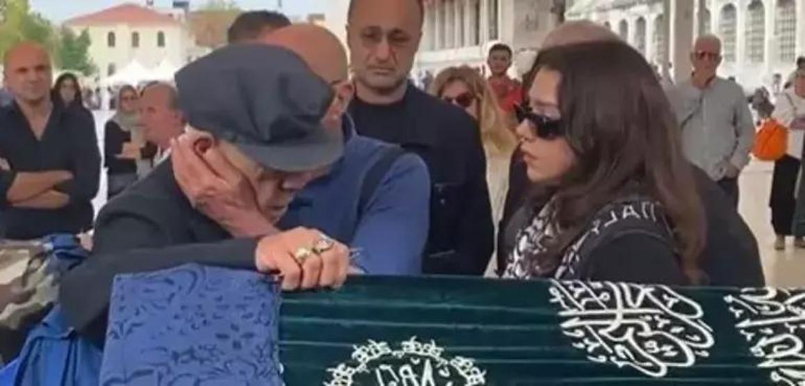 Mazhar Alanson kızını gözyaşlarıyla uğurladı
