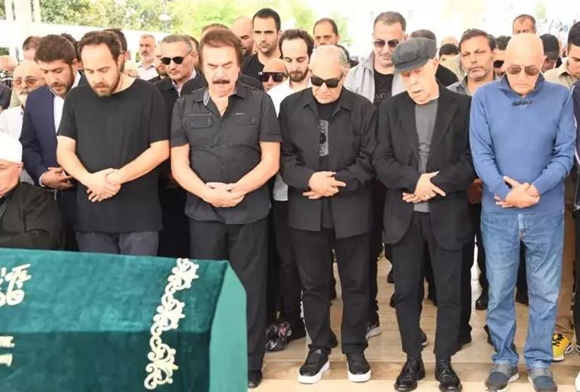 Mazhar Alanson kızını gözyaşlarıyla uğurladı