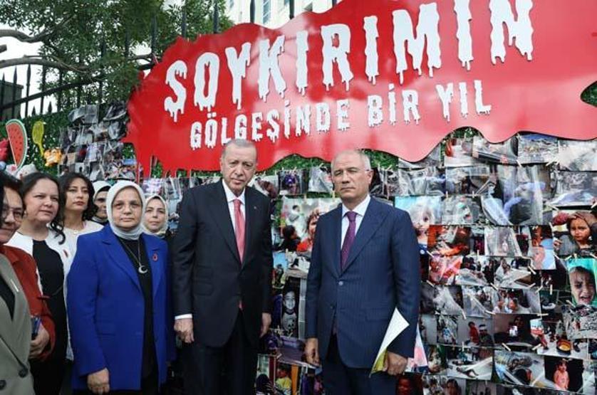 Cumhurbaşkanı Erdoğan, Soykırımın Gölgesinde Geçen Bir Yıl sergisini gezdi