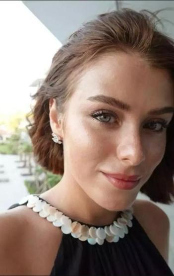 Güzelliğine yorum ve beğeni yağdı İlayda Alişandan dikkat çeken pozlar